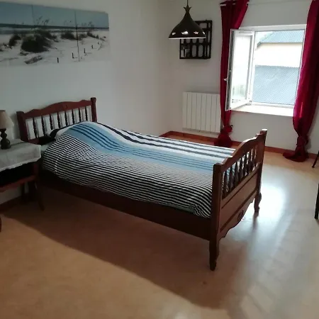 Сasa de vacaciones Maison En Pierre Et Terre Saint-Sauveur-Villages