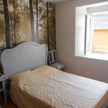Сasa de vacaciones Maison En Pierre Et Terre Saint-Sauveur-Villages